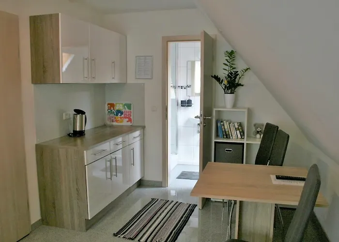 Haus Zum Schlosspark ホテル 3*
